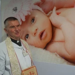 Wizyta bp. Odera na oddziale położniczym