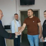 Wizyta bp. Odera na oddziale położniczym