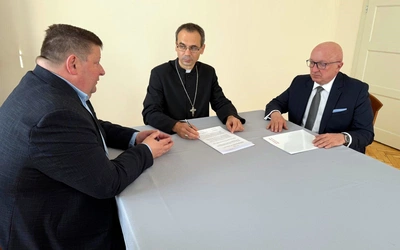 Nowy etap współpracy dla bezpieczeństwa wiernych. Archidiecezja podpisała porozumienie z Akademią WSB