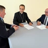 Nowy etap współpracy dla bezpieczeństwa wiernych. Archidiecezja podpisała porozumienie z Akademią WSB