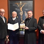 Bożogrobcy przekazali olejek nardowy z Ziemi Świętej 