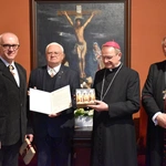 Bożogrobcy przekazali olejek nardowy z Ziemi Świętej 