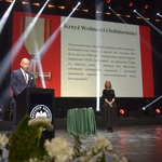 Od oporu do niepodległości