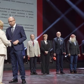 Od oporu do niepodległości