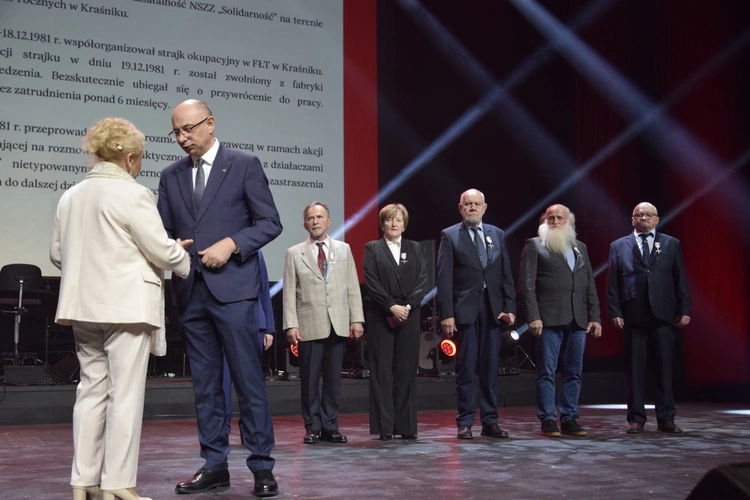 Od oporu do niepodległości