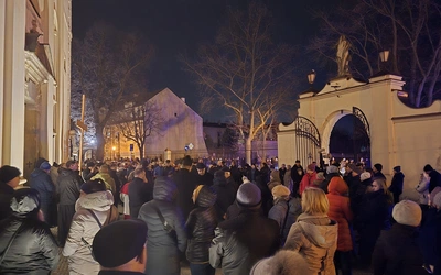 Łowicz. Jedna droga - kilka parafii