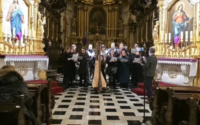 Muzyczna adoracja krzyża