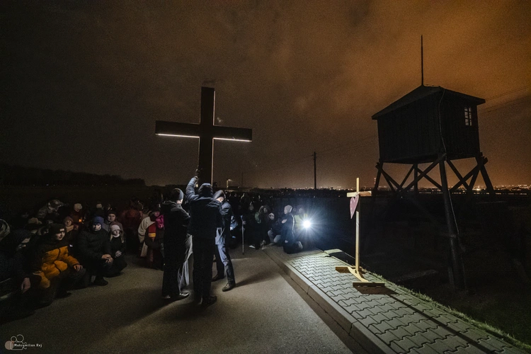 Między cierpieniem a nadzieją