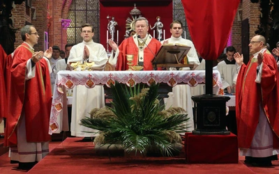 Abp Kupny w Niedzielę Palmową: Paschalna logika Boga to uniżenie, które prowadzi do wywyższenia