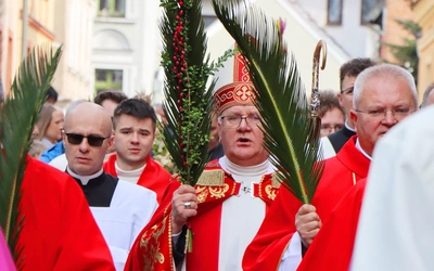 Człowiek skazuje Boga na śmierć