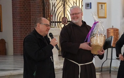 O destrukcyjnym wałkowaniu smutków niczym starej gumy do żucia i otwieraniu okien wdzięczności