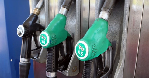 W życie weszły przepisy ws. obniżki akcyzy na paliwa