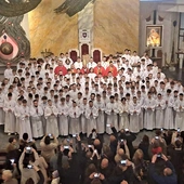 Nowi ceremoniarze i animatorzy z bp. Romanem Pindlem i duszpasterzami diecezjalnymi.