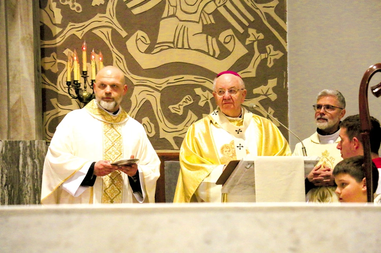 Posługę w parafii kapłan rozpoczął w uroczystość św. Józefa.