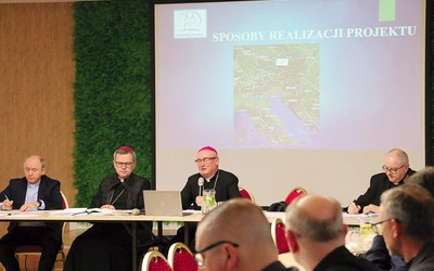 Bp Szymon Stułkowski opowiedział o projekcie w marcu podczas Zebrania Konferencji Episkopatu Polski w Warszawie oraz podczas konferencji dziekanów w diecezji. 