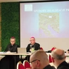 Bp Szymon Stułkowski opowiedział o projekcie w marcu podczas Zebrania Konferencji Episkopatu Polski w Warszawie oraz podczas konferencji dziekanów w diecezji. 