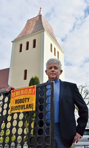 Remont jeszcze trwa, ale proboszcz z Górzycy już teraz zaprasza  na wrześniowe uroczystości.