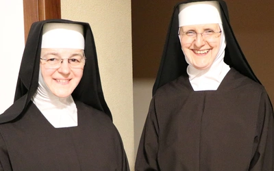 Na zdjęciu (od lewej): prezeska Federacji Sióstr Bernardynek w Polsce m. Weronika Węgrzyn OSFB i przełożona Klasztoru Sióstr Bernardynek w Kończyskach m. Ludwika Synkowicz OSFB.
