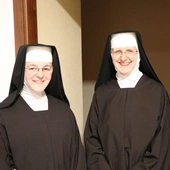 Na zdjęciu (od lewej): prezeska Federacji Sióstr Bernardynek w Polsce m. Weronika Węgrzyn OSFB i przełożona Klasztoru Sióstr Bernardynek w Kończyskach m. Ludwika Synkowicz OSFB.