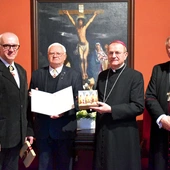 Olejek nardowy zostanie wykorzystany  do przygotowania oleju krzyżma. 