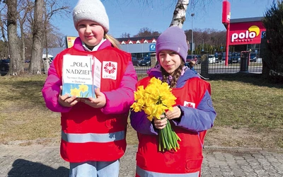 Najmłodsi wolontariusze parafii  w Dąbkach.