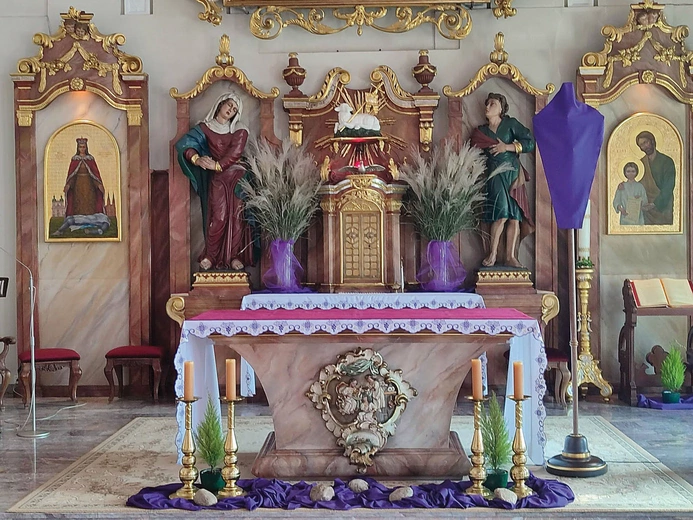 Baranek powrócił do ołtarza głównego w kaplicy Domu Słowa.