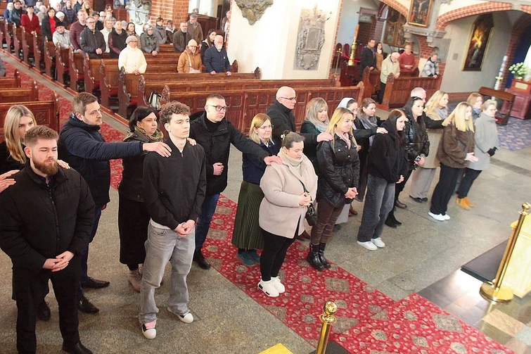 Chrzest dorosłych jest niezwykle wymownym momentem odradzania się Kościoła w Wigilię Paschalną.