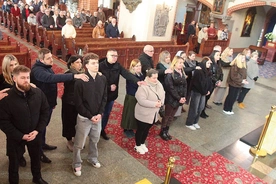 Chrzest dorosłych jest niezwykle wymownym momentem odradzania się Kościoła w Wigilię Paschalną.