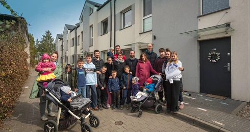 „Wybudujmy sobie sami osiedle”. Odwiedziliśmy Chrześcijańską Wspólnotę Mieszkaniową pod Warszawą