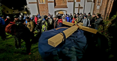 Nocna Droga Krzyżowa mężczyzn