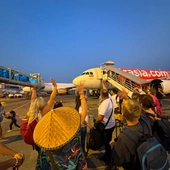 Loty dla pielgrzymek – dlaczego rezerwacje grupowe są najlepszym rozwiązaniem?