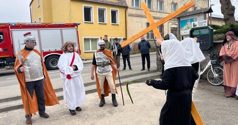 Droga Krzyżowa na Rowkół