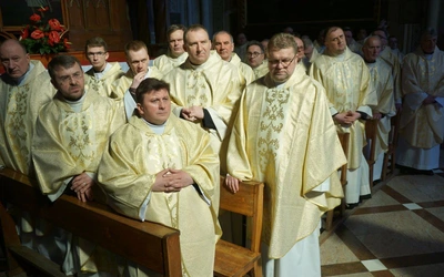 Przygarnij kapłana w Wielki Czwartek