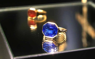 Birmański szafir z Łowicza na Wawelu