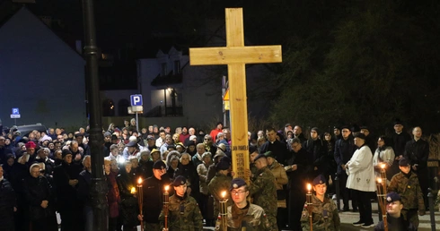 Płock. Krzyż na Starówce