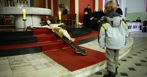 Jak opowiadać dzieciom o krzyżu i pustym grobie?