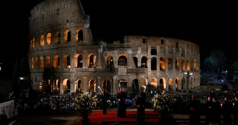 Droga Krzyżowa w Koloseum: rozważania o cierpieniu i nadziei dla każdego