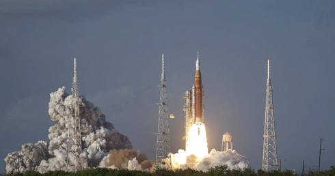 Człowiek wraca na Księżyc: Wystartowała załogowa misja na orbitę księżyca - Artemis II