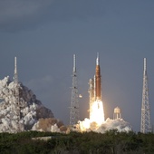 Człowiek wraca na Księżyc: Wystartowała załogowa misja na orbitę księżyca - Artemis II