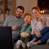 Wartościowa i bezpieczna rozrywka. Jak mądrze dobrać ofertę legalnej telewizji internetowej dla całej rodziny?
