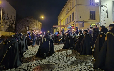 Idziemy za krzyżem, bo ta droga prowadzi do zmartwychwstania