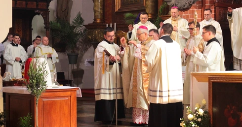 Msza Krzyżma Świetego w legnickiej katedrze