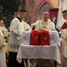 Abp Kupny podczas Mszy Krzyżma: Kapłan jest człowiekiem namaszczonym dla ludu, nie dla siebie, nie dla kariery
