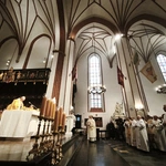 Msza św. Krzyżma w archikatedrze warszawskiej