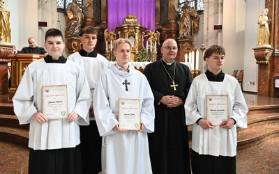 87 ministrantów i ministrantek otrzymało dyplomy uznania