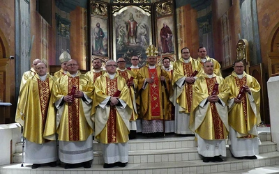 Bp Pindel do kapłanów: Stajemy się krajem podobnym do misyjnych