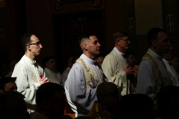 Bp Pindel do kapłanów: Stajemy się krajem podobnym do misyjnych