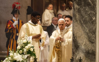 Papież w Wielki Czwartek: obmycie nóg jest gestem, który stanowi syntezę objawienia Boga