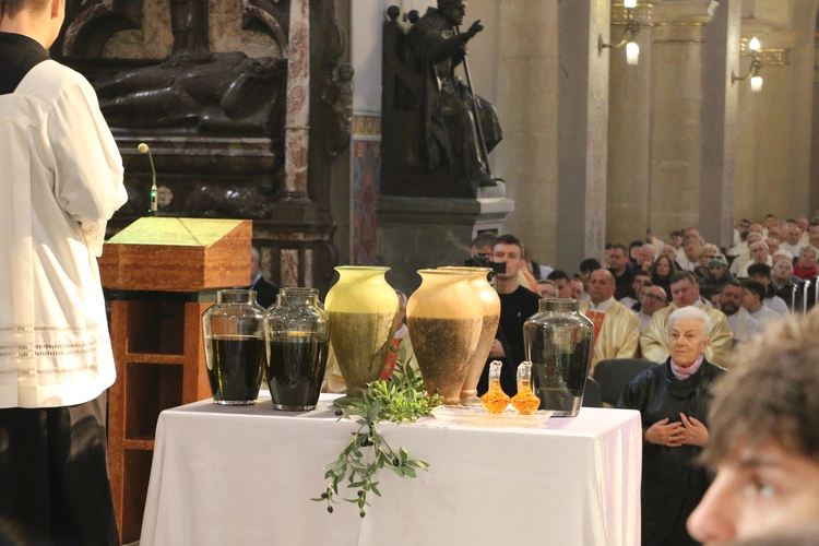 Płock. Msza Krzyżma