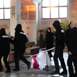 Droga Krzyżowa chłopaków ze skoczowskiej Przestrzeni Opatrzności w Pogórzu